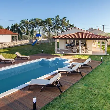 Anica Villa