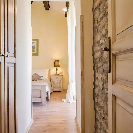 Anica Villa