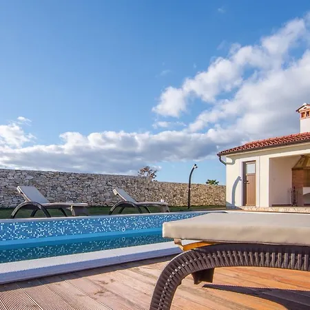 Anica Villa *
